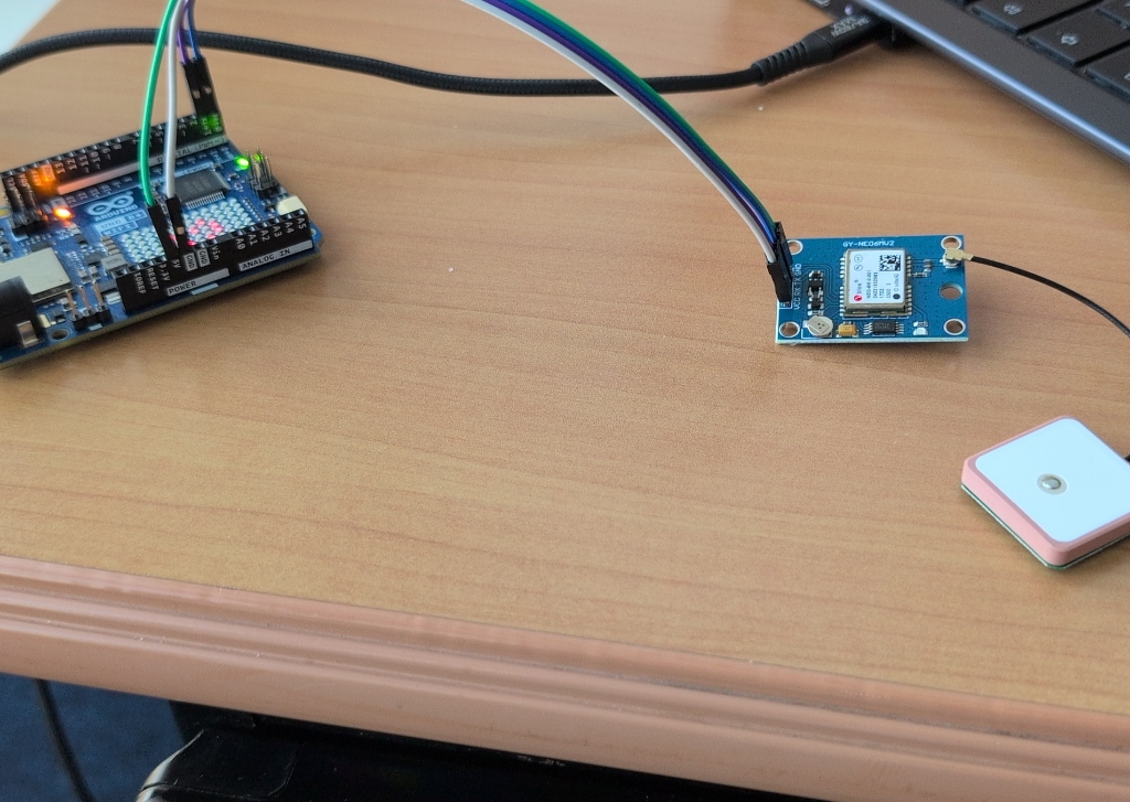 Active Arduino Uno R4 WiFi and GPS Connection