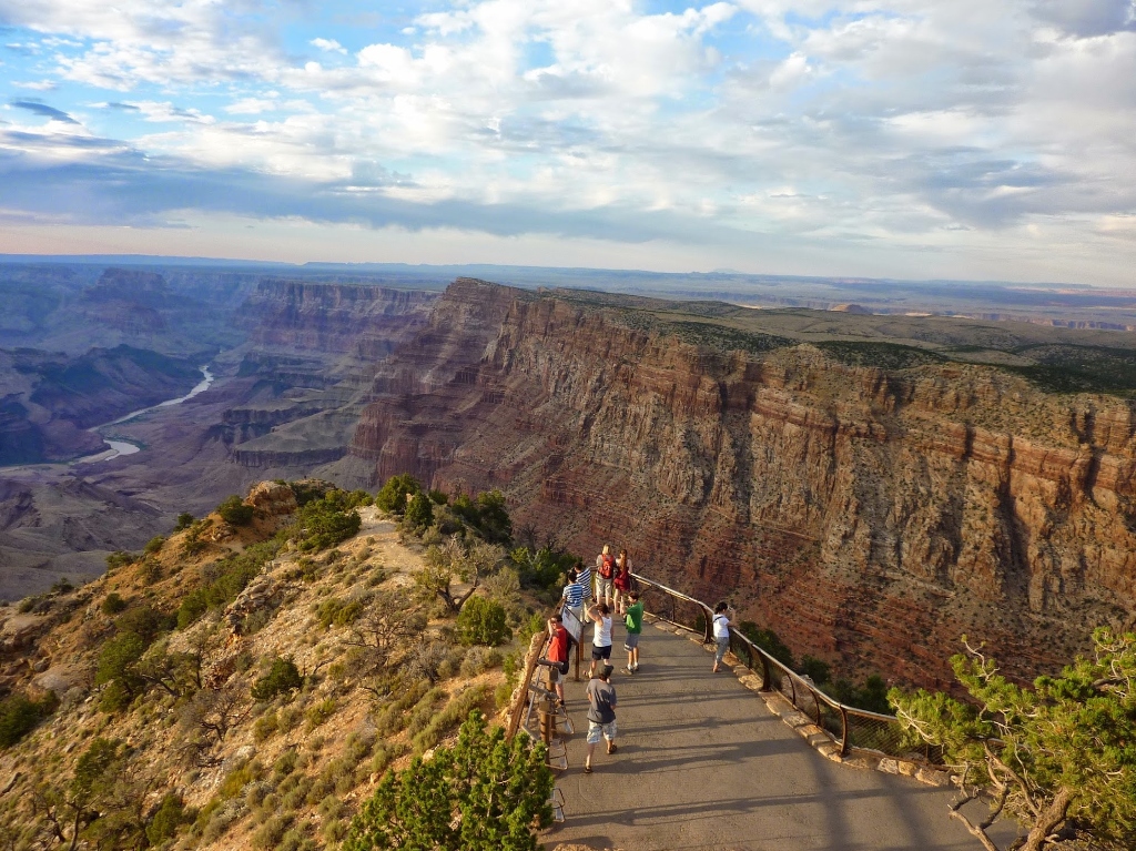 Visitors walking along the canyon rim trail